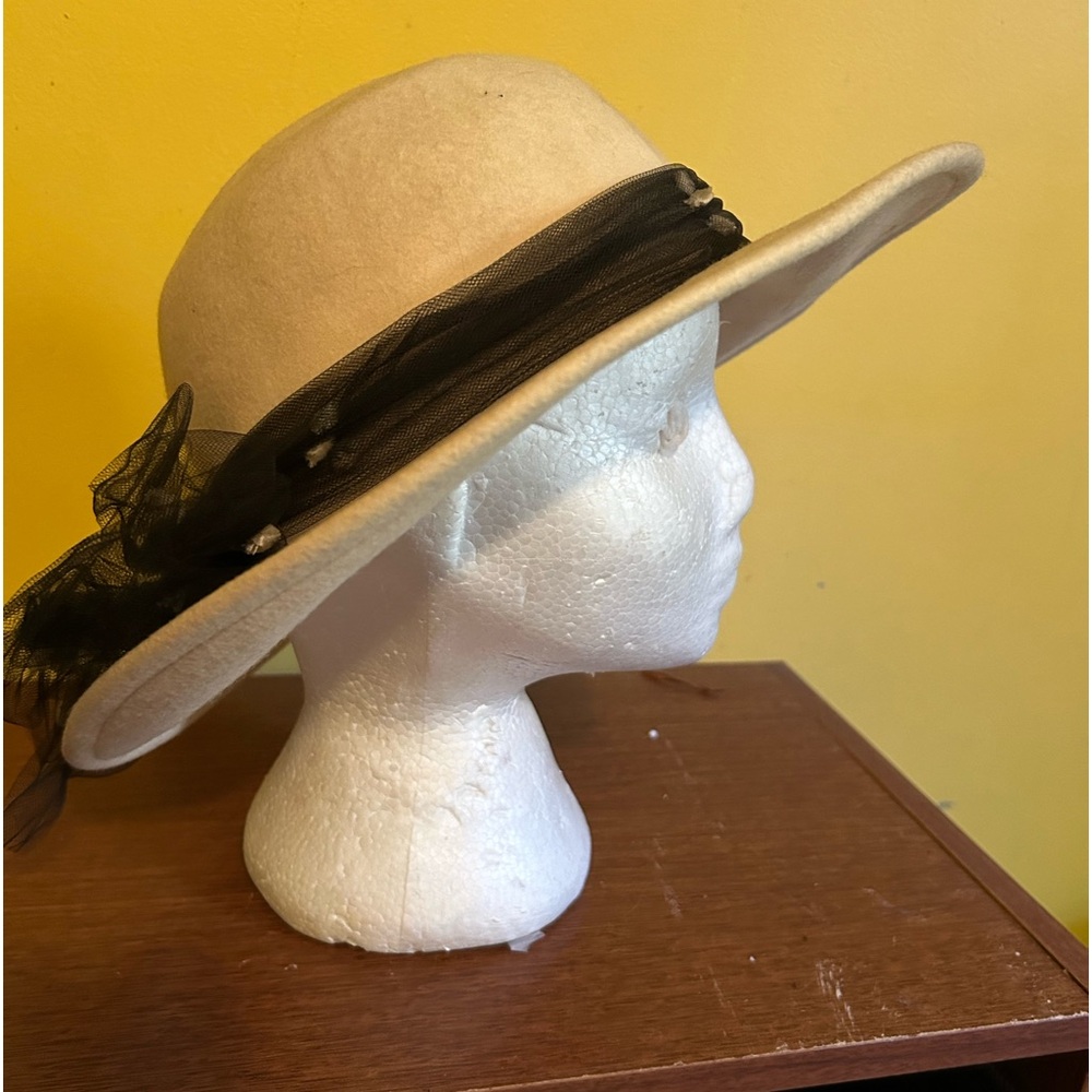 Hats hats, hats, nice ivory or felt. Toole accent in the back in black.
